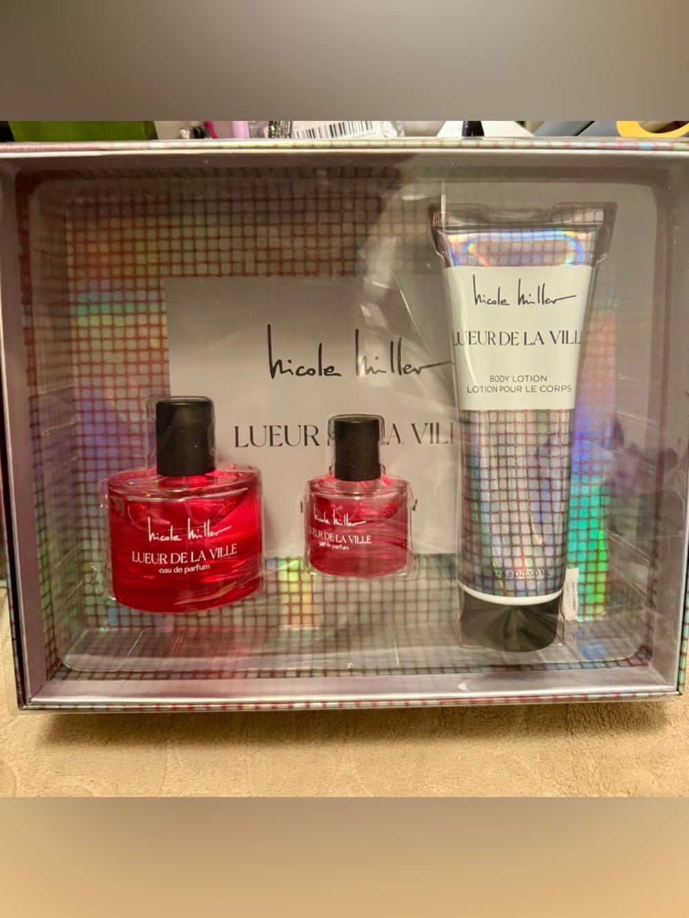 Nicole Miller Lueur De La Ville 3 Pcs Fragrance & Lotion Gift Set - NEW - Picture 2 of 6